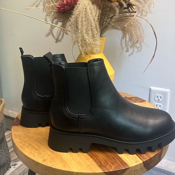 BRAND NEW! Black Chelsea Combat Boots - Picture 1 of 6